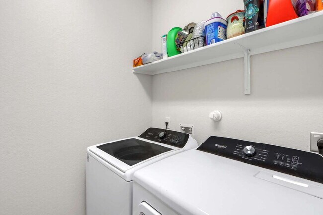Building Photo - "Spacious Elegance at 110 Spurfowl: 5-Bedr...