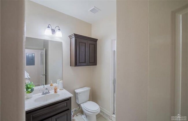 Building Photo - 304 S Ridge Ln