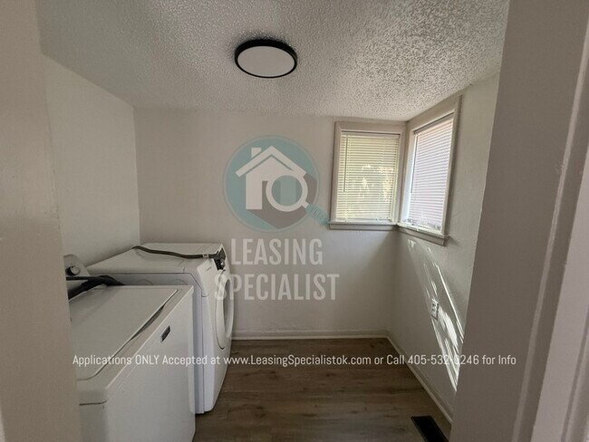 Building Photo - Charming South East OKC Home AVAILABLE FOR IMMEDIATE MOVE IN!
