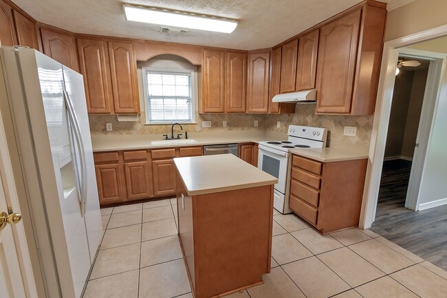 Building Photo - Prattville Rental available now!