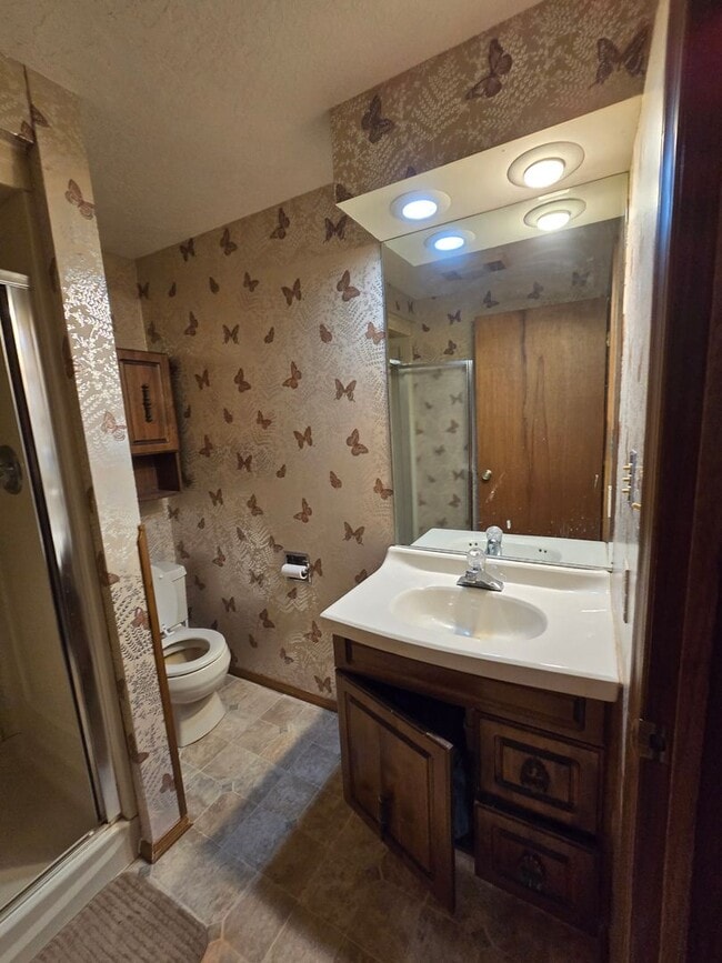 Building Photo - 4 bed, 3 bath house in the country
