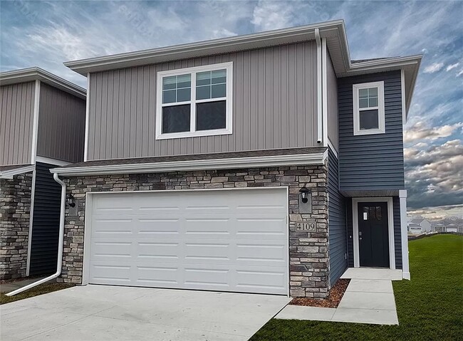 Building Photo - 322 Juniper Dr