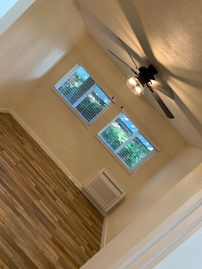 Building Photo - Cozy 2 Bedroom