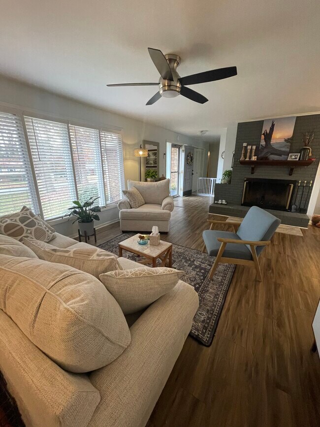 Building Photo - 4402 Bracada Dr