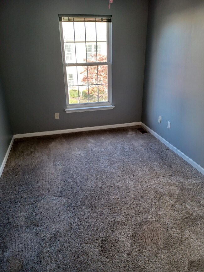 2nd bedroom, large window for natural sunlight - 116 E Moreland Ave