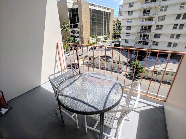 Building Photo - Partly Furnished 1-Bedroom 1 Bath with No Parking at Hawaiian Crown in Waikiki