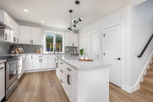 Building Photo - Ballard Living: Contemporary 5BR, 3.5BA Top-Level Unit!!