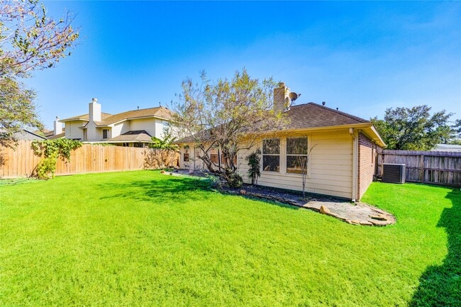 Building Photo - 9822 Memorial Crossing Dr