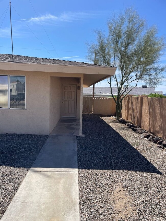 Building Photo - Move in ready! Owner offering move in special price-CALL FOR INFO.