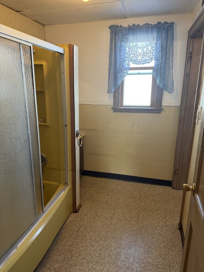 Building Photo - 107 Cottage St