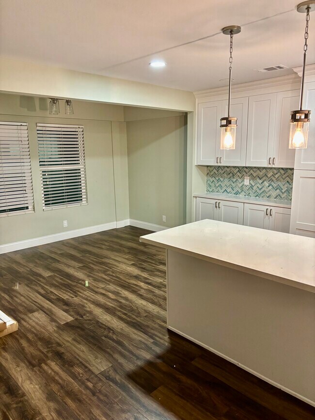 Building Photo - 1136 Sailfish St