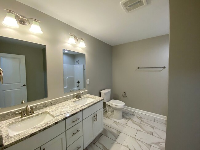 Building Photo - 189 Summerlyn Dr