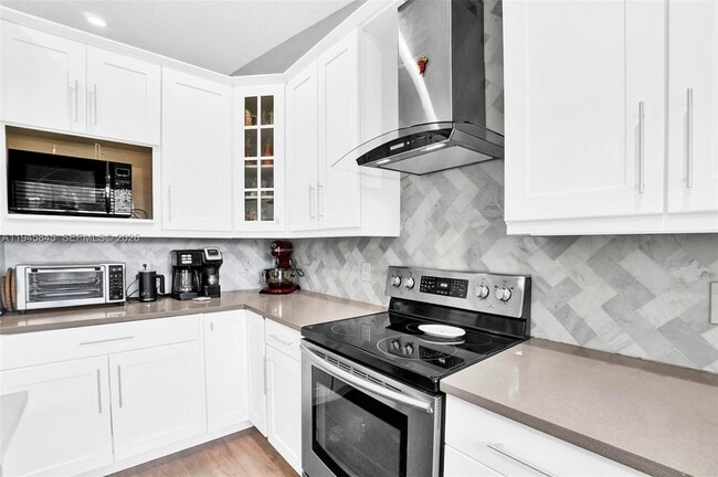 Building Photo - 18071 Clear Brook Cir