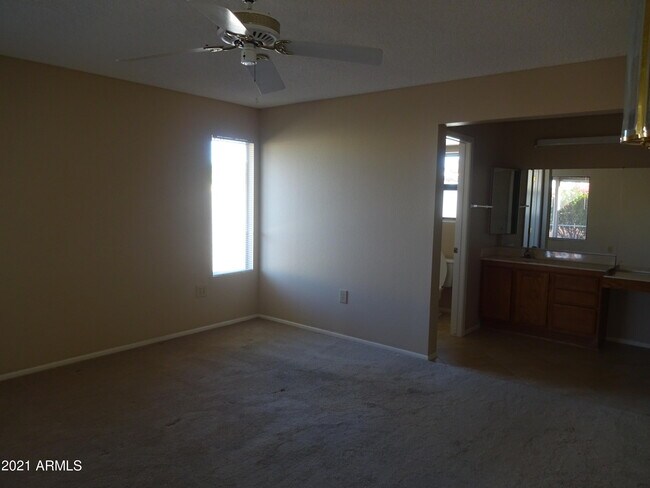 Building Photo - 13722 W Gable Hill Dr