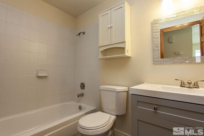 Building Photo - 3686 4th St