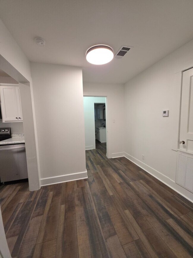 Building Photo - 1315-1317 N. Boston Pl