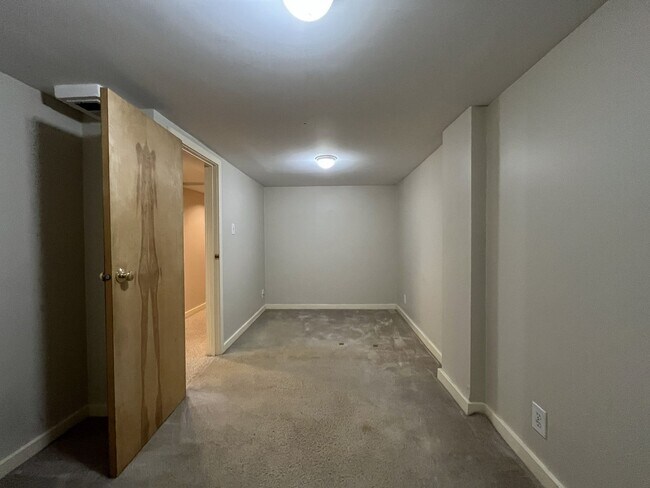 Building Photo - Charming Portland Home with Original Hardwood Floors, Finished Basement & Large Kitchen