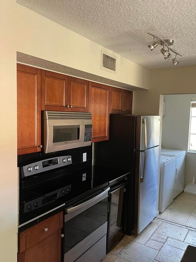 Building Photo - 160 Yacht Club Way