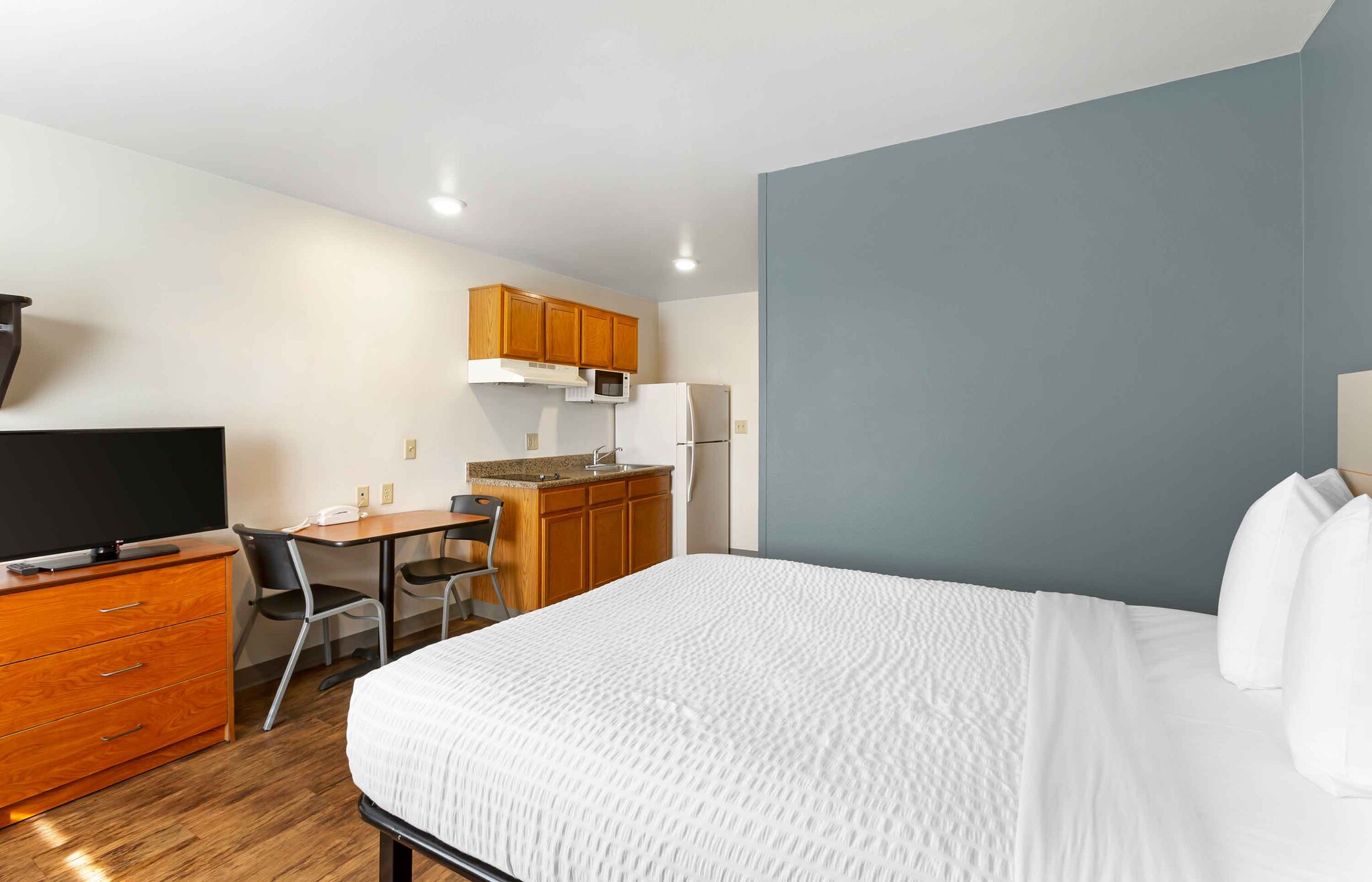 Building Photo - Furnished Studio-Phoenix - North