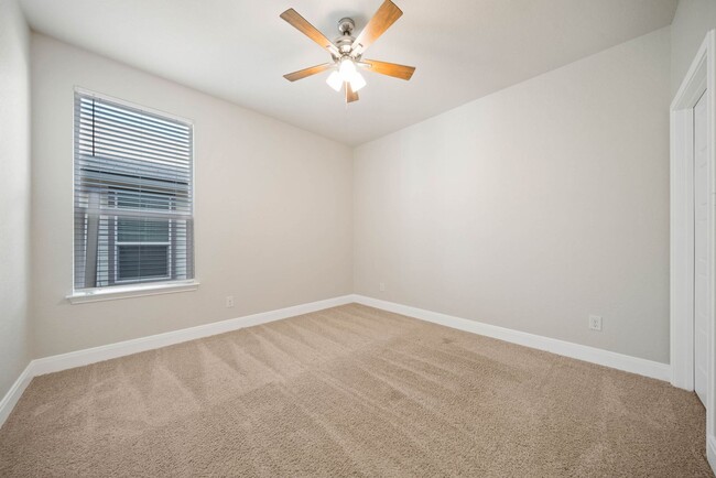 Building Photo - 4 Bedroom 3 Bathroom located in Copper Can...