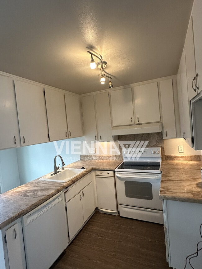 Building Photo - 5066 Greenberry Dr