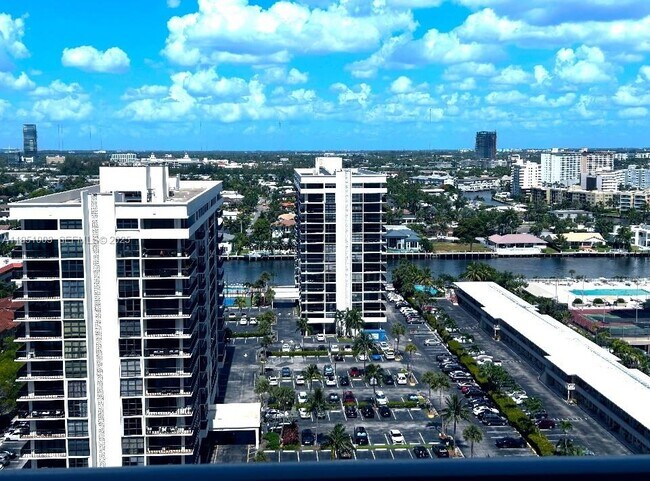 Building Photo - 2030 S Ocean Dr