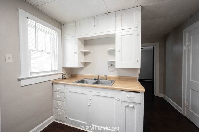 Building Photo - "Charming 1-Bedroom Duplex Retreat on East...