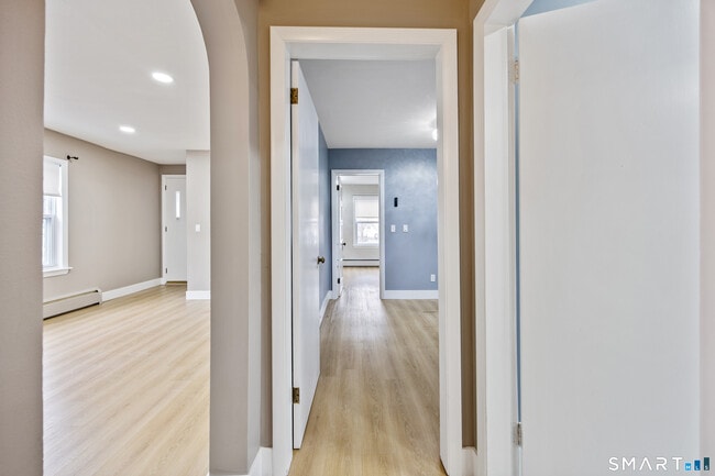 Building Photo - 87 Putnam St