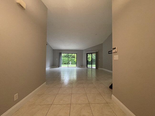 Building Photo - 9173 Tivoli Pl
