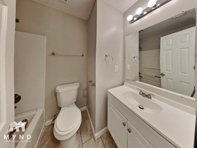 Building Photo - 3422 Laurelwood Dr