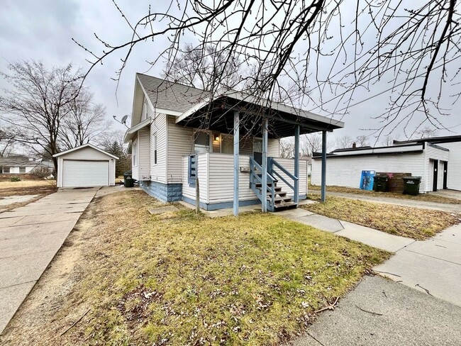 Building Photo - Three Bedroom Home in Muskegon
