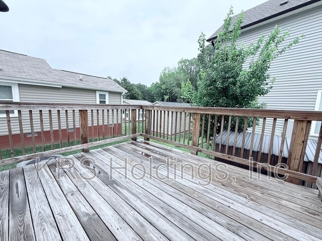 Building Photo - 1420 Maplewood Dr