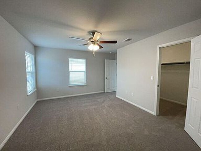 Building Photo - 233 Hauser Dr