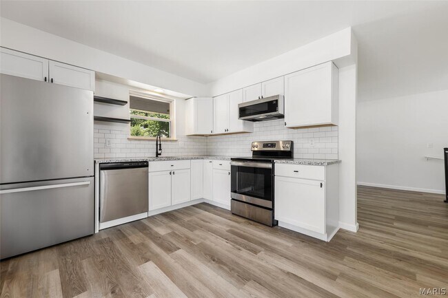 Building Photo - 32 Laura Dr