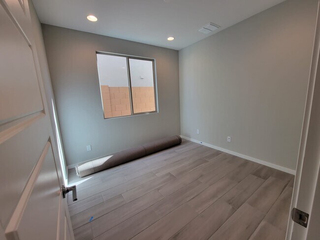 Building Photo - 3539 E Louise Dr