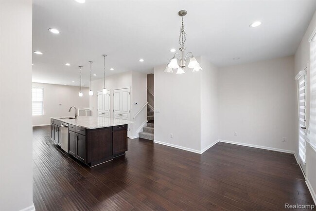 Building Photo - 2884 Glenbar Cir