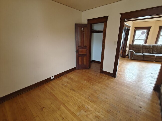 Building Photo - 1118 S 14th St