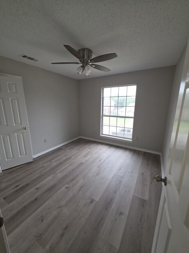 Building Photo - Spacious 4-Bedroom Home with Pool & Spa in...
