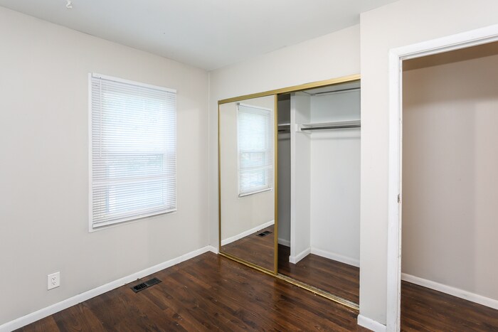 Building Photo - 400 N Ponca Dr