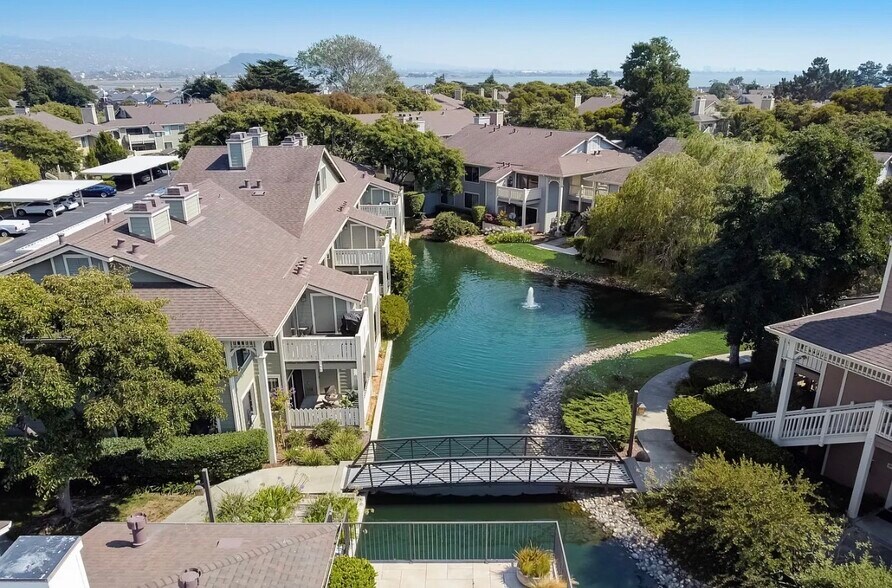 Building Photo - 15 Shoreline Ct