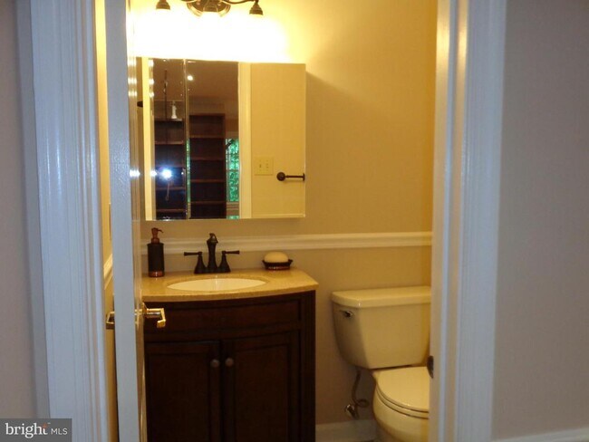 Building Photo - 9811 Burke Pond Ln