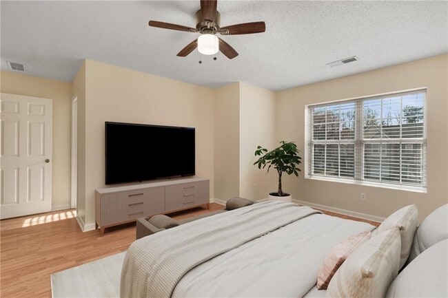 Building Photo - 1102 Pleasant Oaks Ct