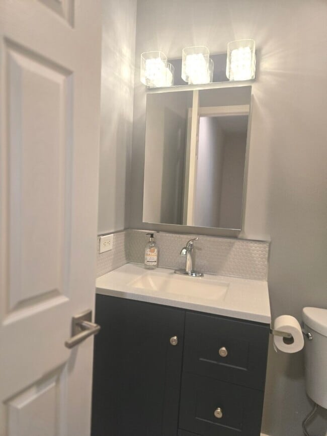 Building Photo - 360 W Inverrary Ln