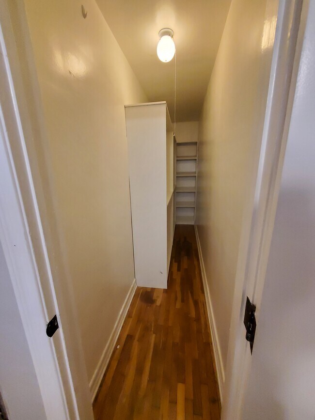 Building Photo - 920 Westbourne Dr