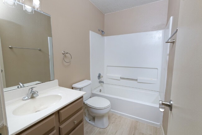 Building Photo - Super price!