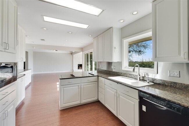 Building Photo - 1505 Ridgecrest Dr