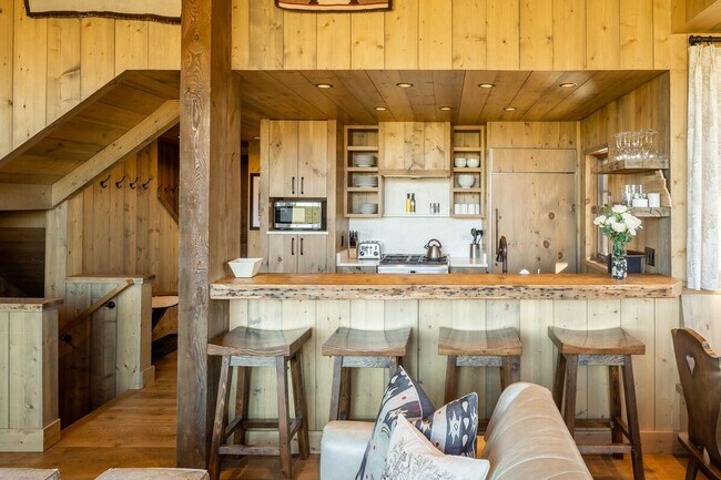 Building Photo - 5 Bandit Way