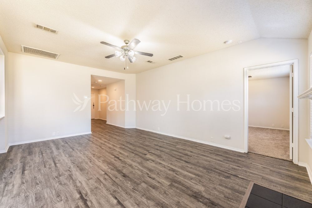 Building Photo - 1405 Dundee Dr