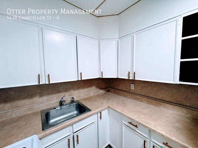 Building Photo - 5438 Chancellor St