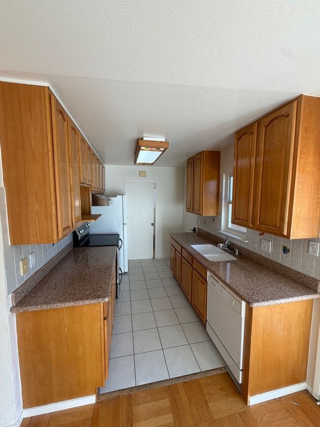 Building Photo - Charming Single-Family Home in the Heart of Millbrae Meadows